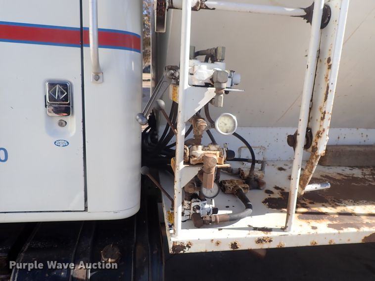 image for item DB7547 1992 International 4700 feed mixer truck