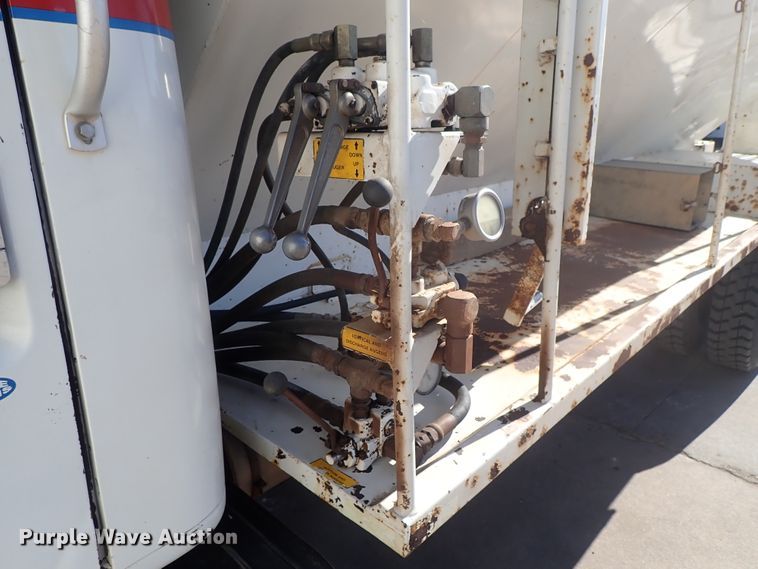 image for item DB7547 1992 International 4700 feed mixer truck