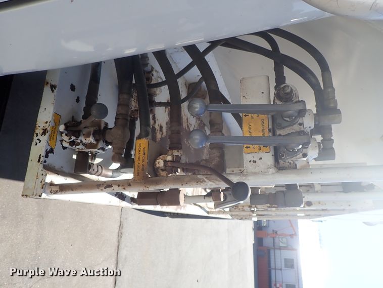 image for item DB7547 1992 International 4700 feed mixer truck