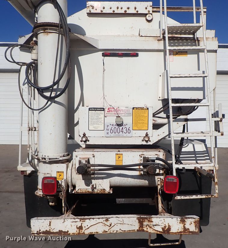 image for item DB7547 1992 International 4700 feed mixer truck