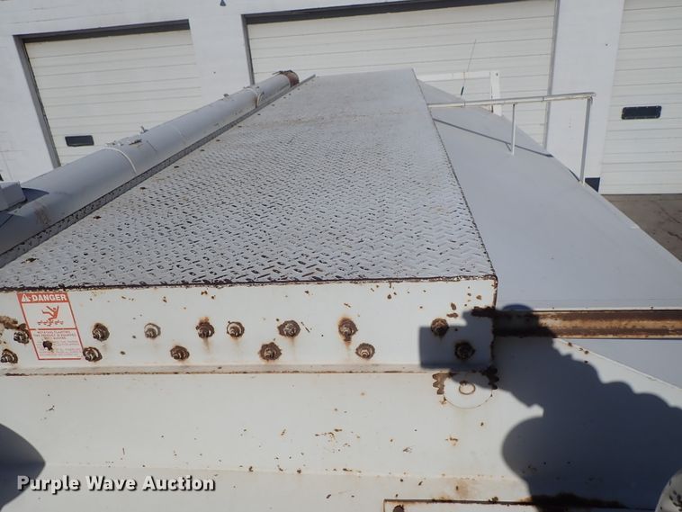 image for item DB7547 1992 International 4700 feed mixer truck