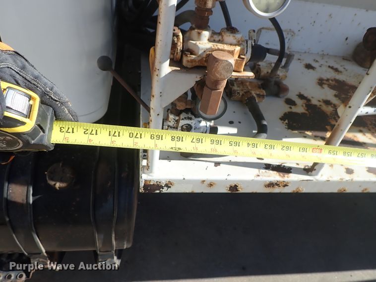 image for item DB7547 1992 International 4700 feed mixer truck