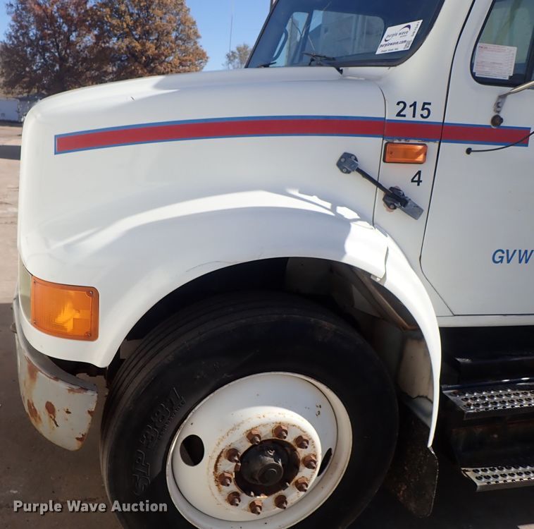 image for item DB7547 1992 International 4700 feed mixer truck