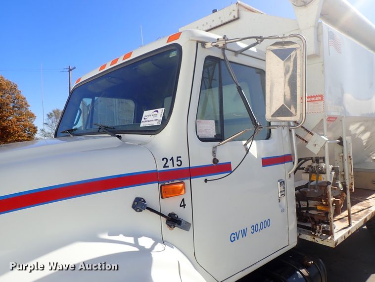 image for item DB7547 1992 International 4700 feed mixer truck