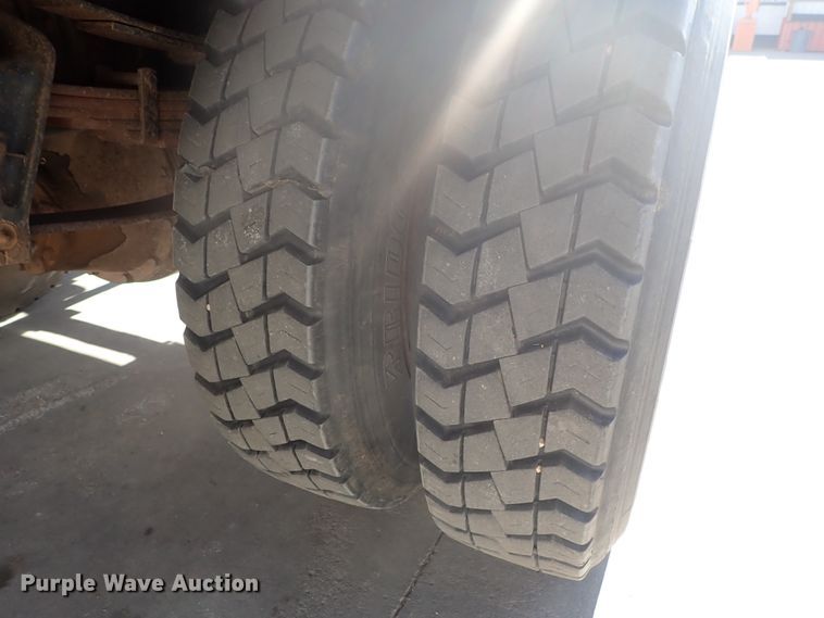 image for item DB7547 1992 International 4700 feed mixer truck