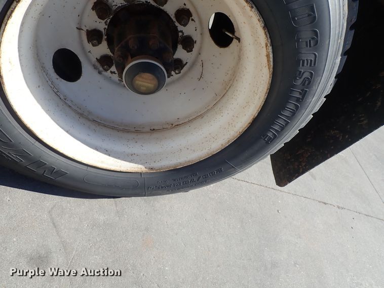 image for item DB7547 1992 International 4700 feed mixer truck