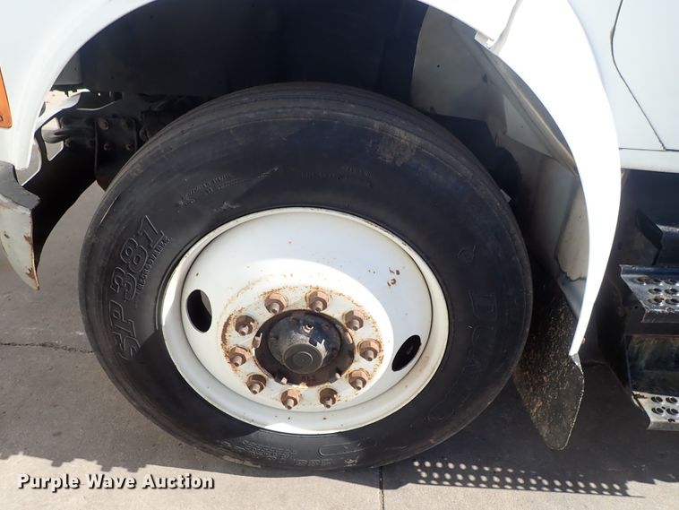 image for item DB7547 1992 International 4700 feed mixer truck