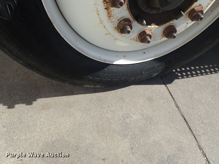 image for item DB7547 1992 International 4700 feed mixer truck