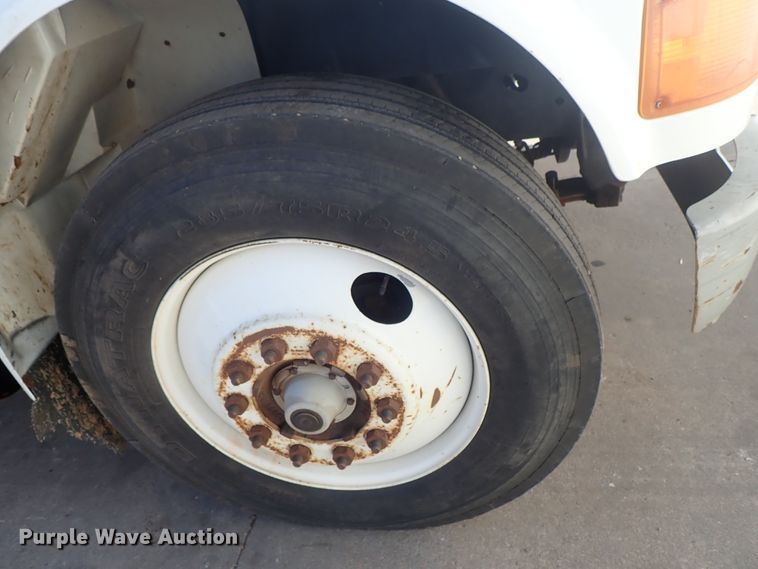 image for item DB7547 1992 International 4700 feed mixer truck