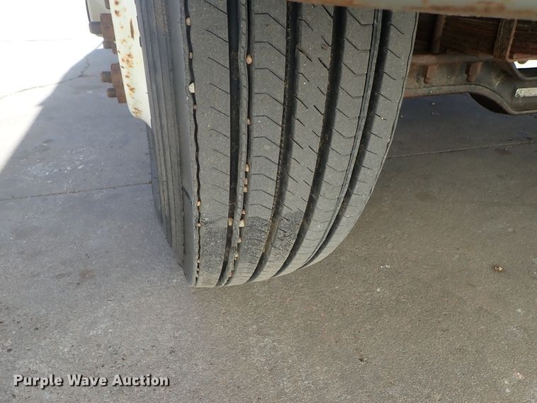 image for item DB7547 1992 International 4700 feed mixer truck