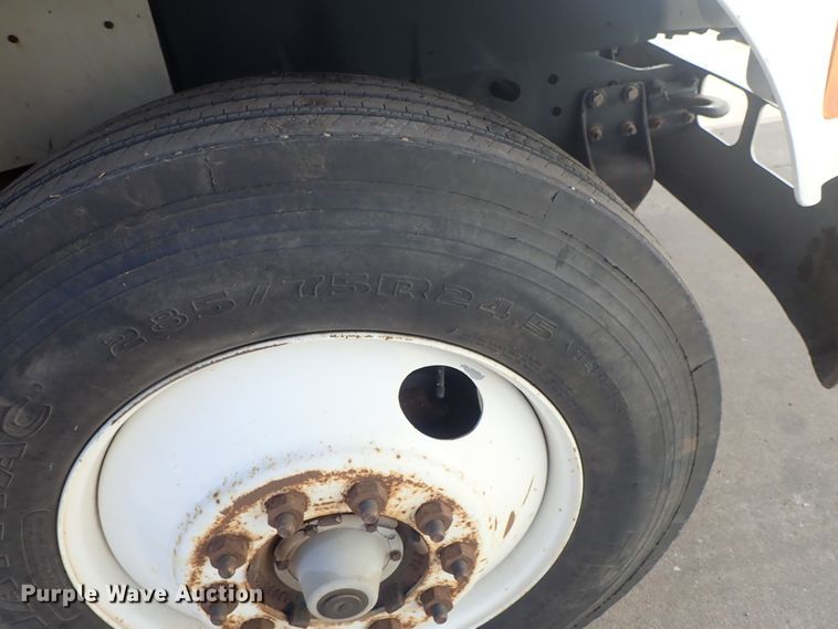 image for item DB7547 1992 International 4700 feed mixer truck