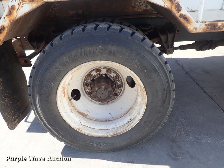 image for item DB7547 1992 International 4700 feed mixer truck