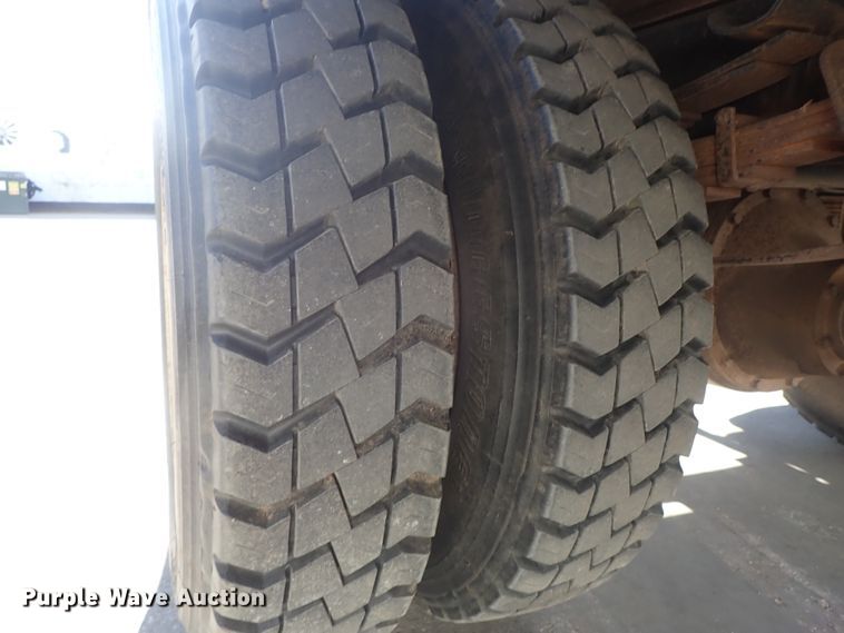 image for item DB7547 1992 International 4700 feed mixer truck