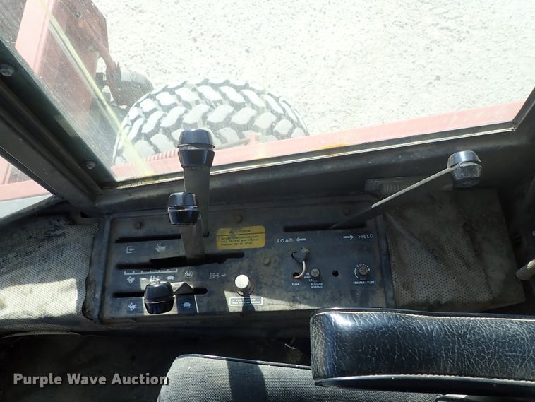 image for item DB7551 1981 Hesston 6650 windrower