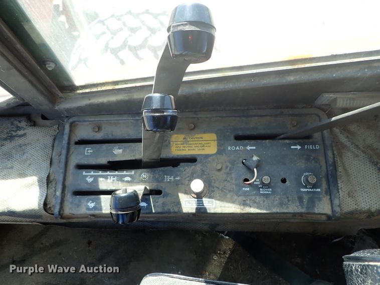 image for item DB7551 1981 Hesston 6650 windrower