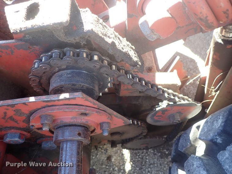 image for item DB7551 1981 Hesston 6650 windrower