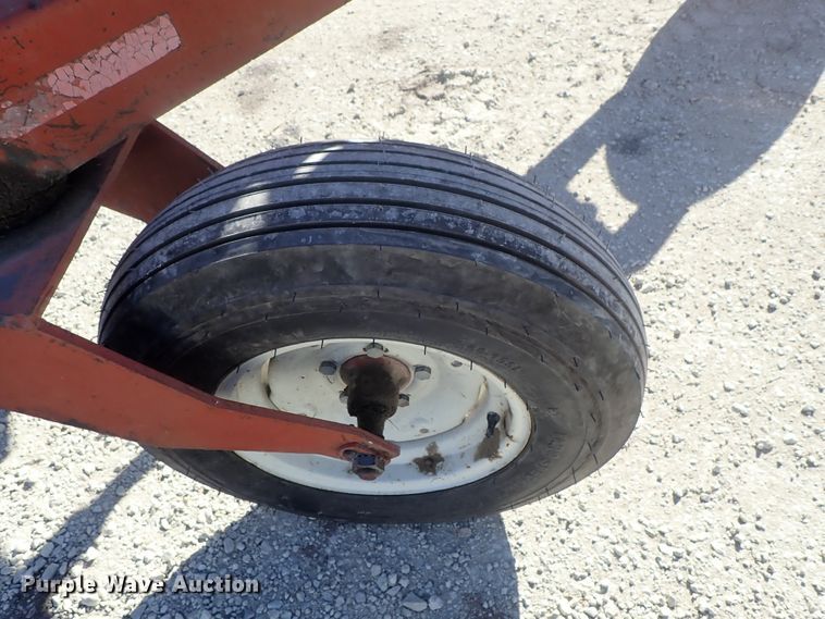 image for item DB7551 1981 Hesston 6650 windrower