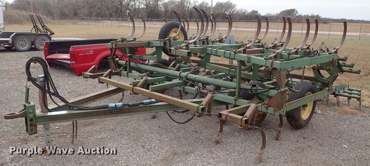 image for item DB7569 John Deere 1010 cultivator