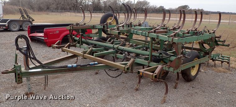 image for item DB7569 John Deere 1010 cultivator
