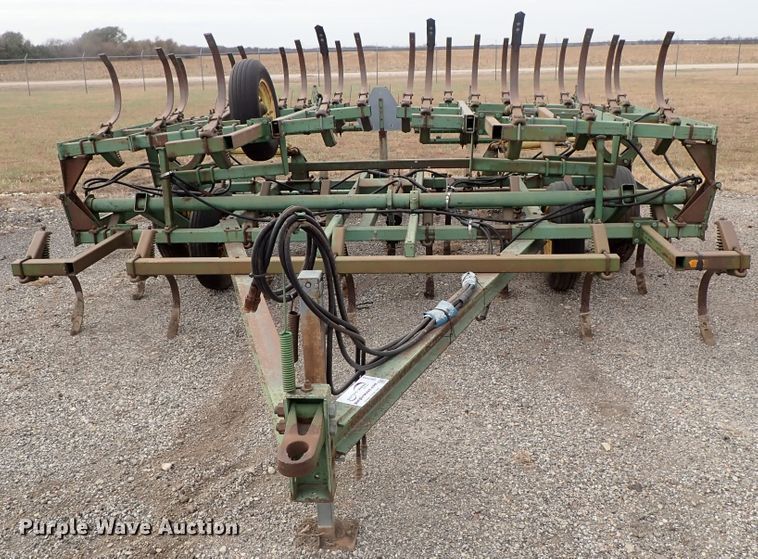 image for item DB7569 John Deere 1010 cultivator
