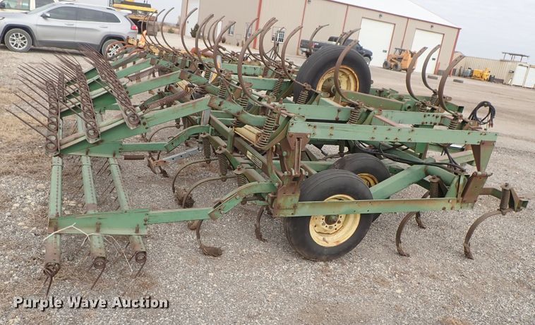 image for item DB7569 John Deere 1010 cultivator