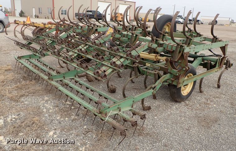 image for item DB7569 John Deere 1010 cultivator