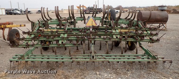 image for item DB7569 John Deere 1010 cultivator