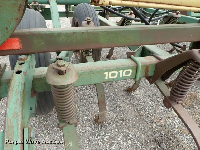 image for item DB7569 John Deere 1010 cultivator