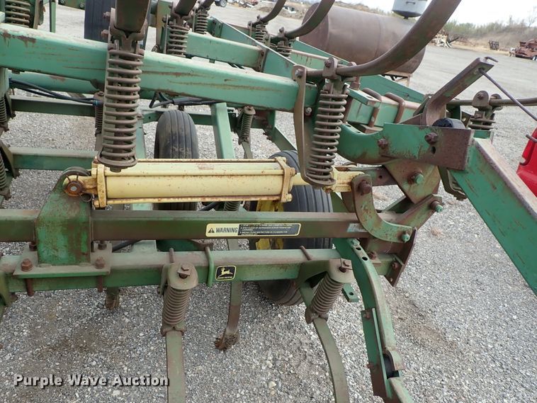 image for item DB7569 John Deere 1010 cultivator