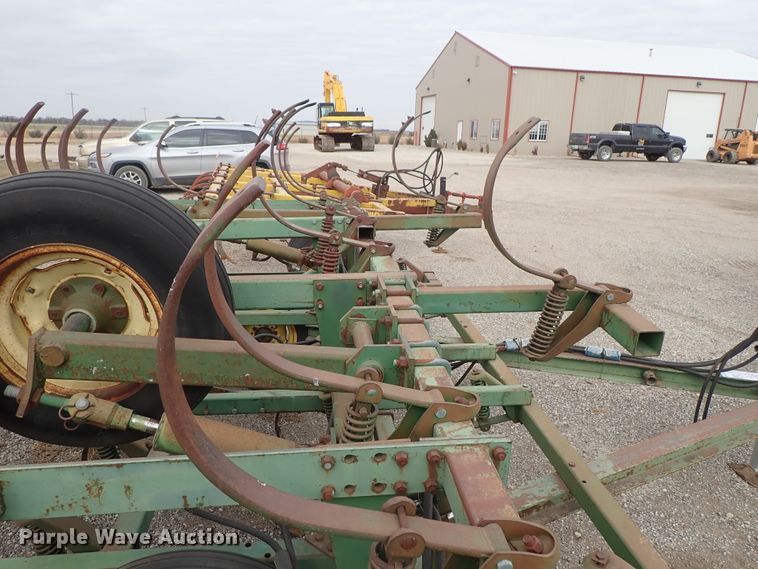 image for item DB7569 John Deere 1010 cultivator