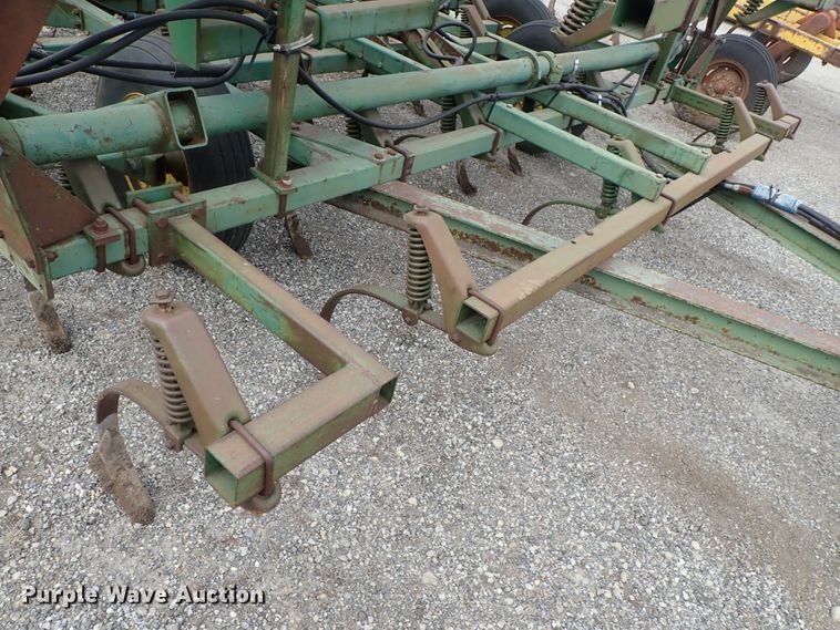 image for item DB7569 John Deere 1010 cultivator
