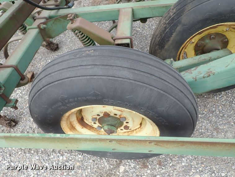 image for item DB7569 John Deere 1010 cultivator