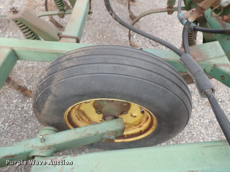 image for item DB7569 John Deere 1010 cultivator
