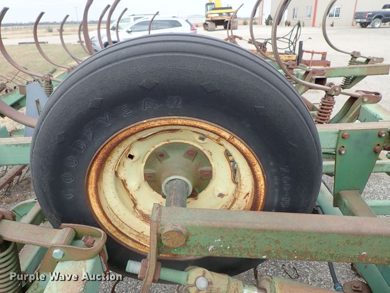 image for item DB7569 John Deere 1010 cultivator