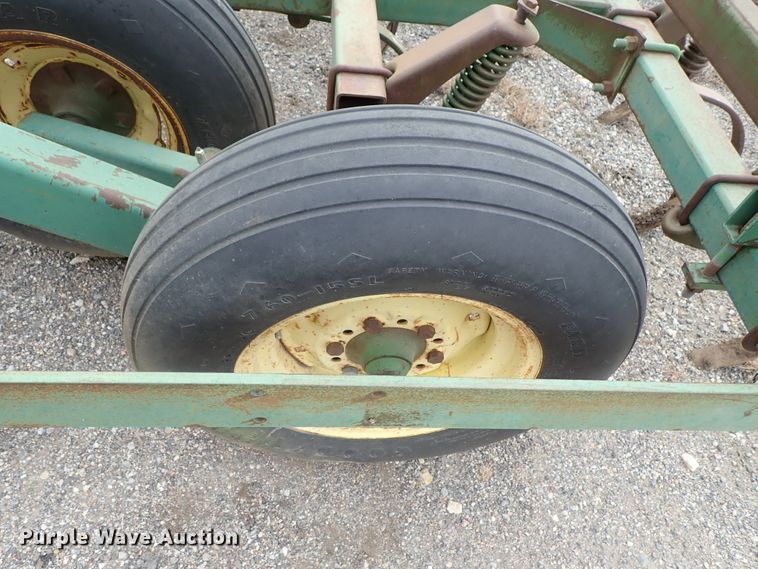 image for item DB7569 John Deere 1010 cultivator