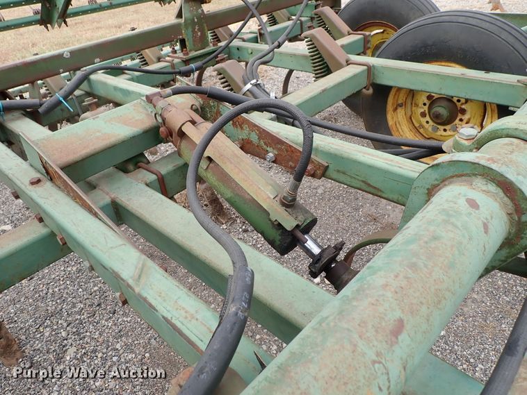 image for item DB7569 John Deere 1010 cultivator