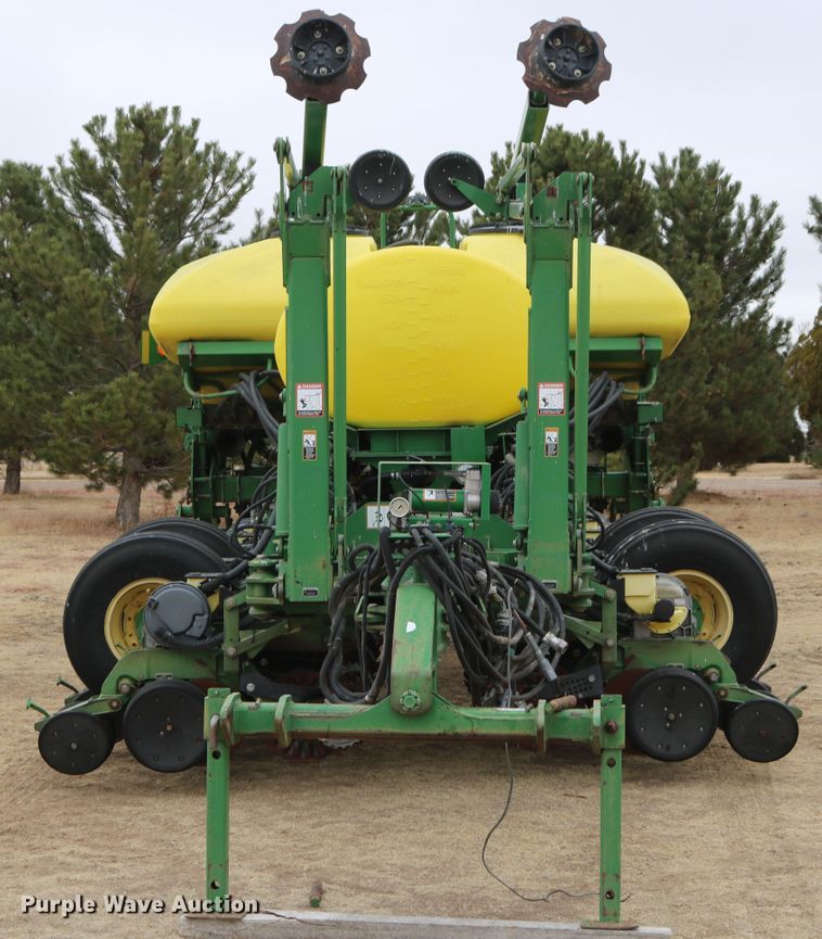 image for item DD6060 2005 John Deere 1770NT no-till planter
