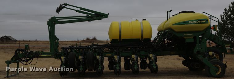 image for item DD6060 2005 John Deere 1770NT no-till planter