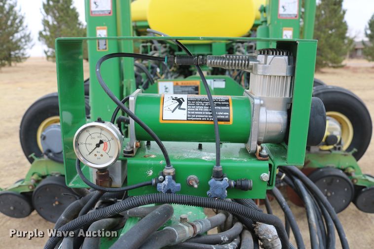 image for item DD6060 2005 John Deere 1770NT no-till planter