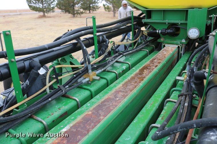 image for item DD6060 2005 John Deere 1770NT no-till planter