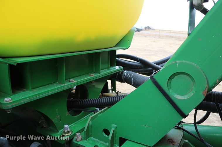 image for item DD6060 2005 John Deere 1770NT no-till planter