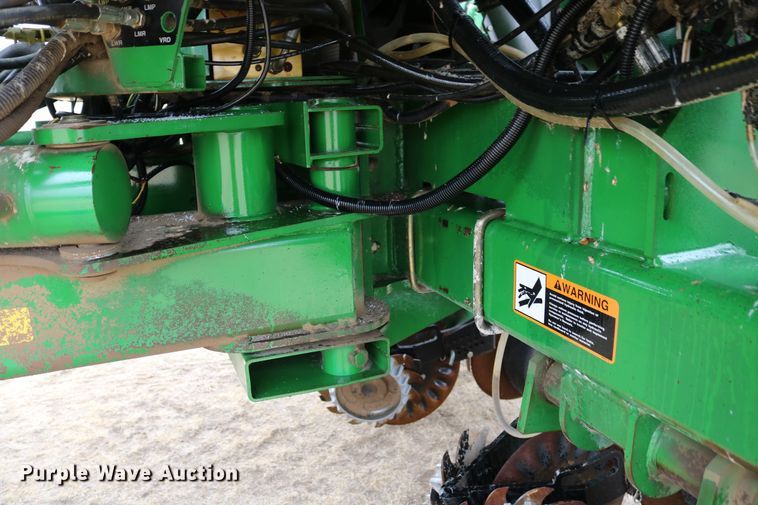 image for item DD6060 2005 John Deere 1770NT no-till planter