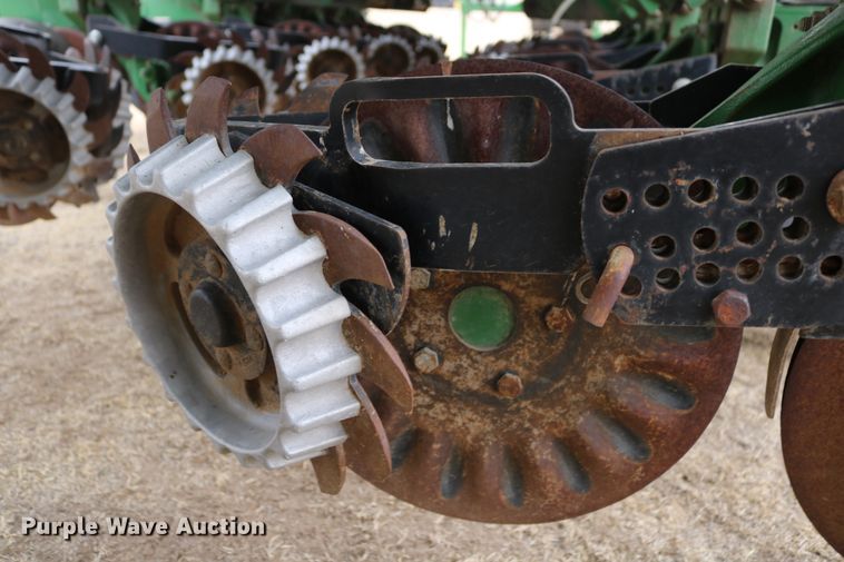 image for item DD6060 2005 John Deere 1770NT no-till planter