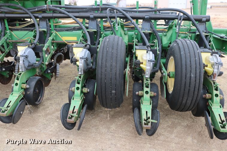 image for item DD6060 2005 John Deere 1770NT no-till planter