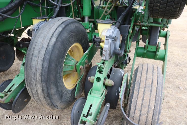 image for item DD6060 2005 John Deere 1770NT no-till planter