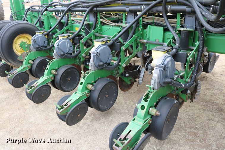 image for item DD6060 2005 John Deere 1770NT no-till planter