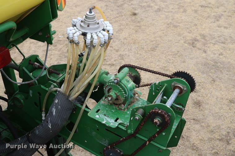 image for item DD6060 2005 John Deere 1770NT no-till planter