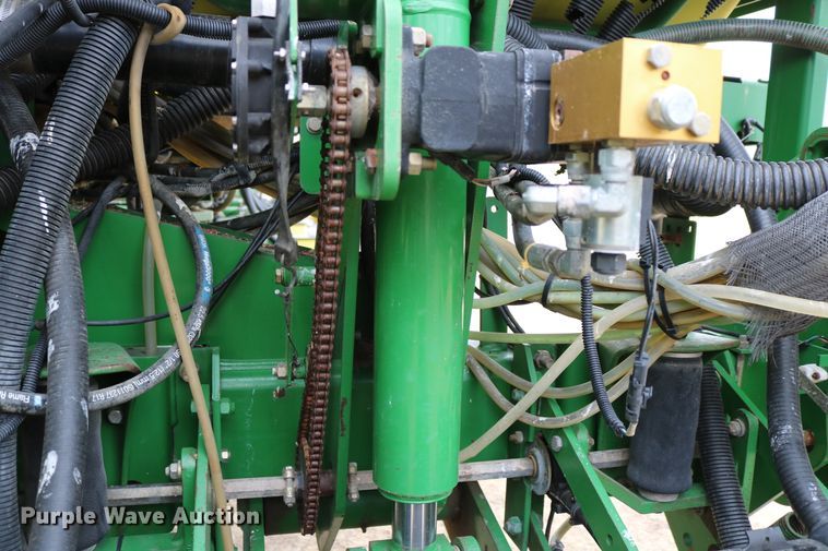 image for item DD6060 2005 John Deere 1770NT no-till planter