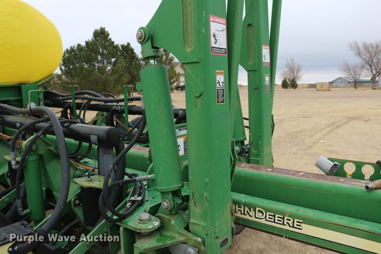 image for item DD6060 2005 John Deere 1770NT no-till planter