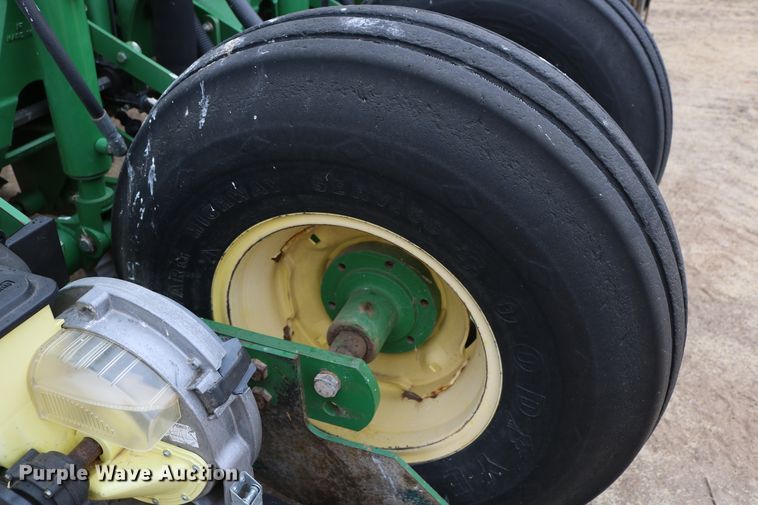 image for item DD6060 2005 John Deere 1770NT no-till planter